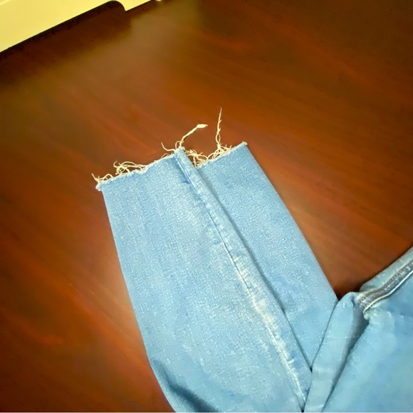 Women’s distressed dydndm and Kate jeans - Picture 7 of 11